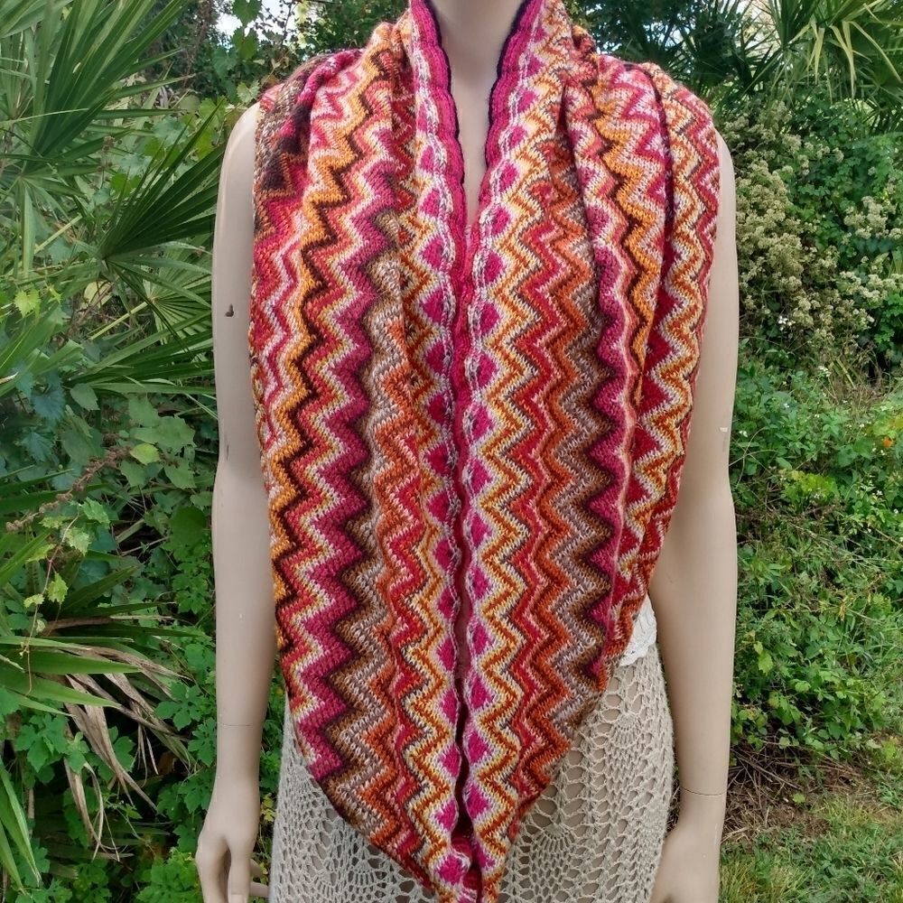 NWOT 2 CHIC Multicolored Zigzag 100% Acrylic Infinity Scarf